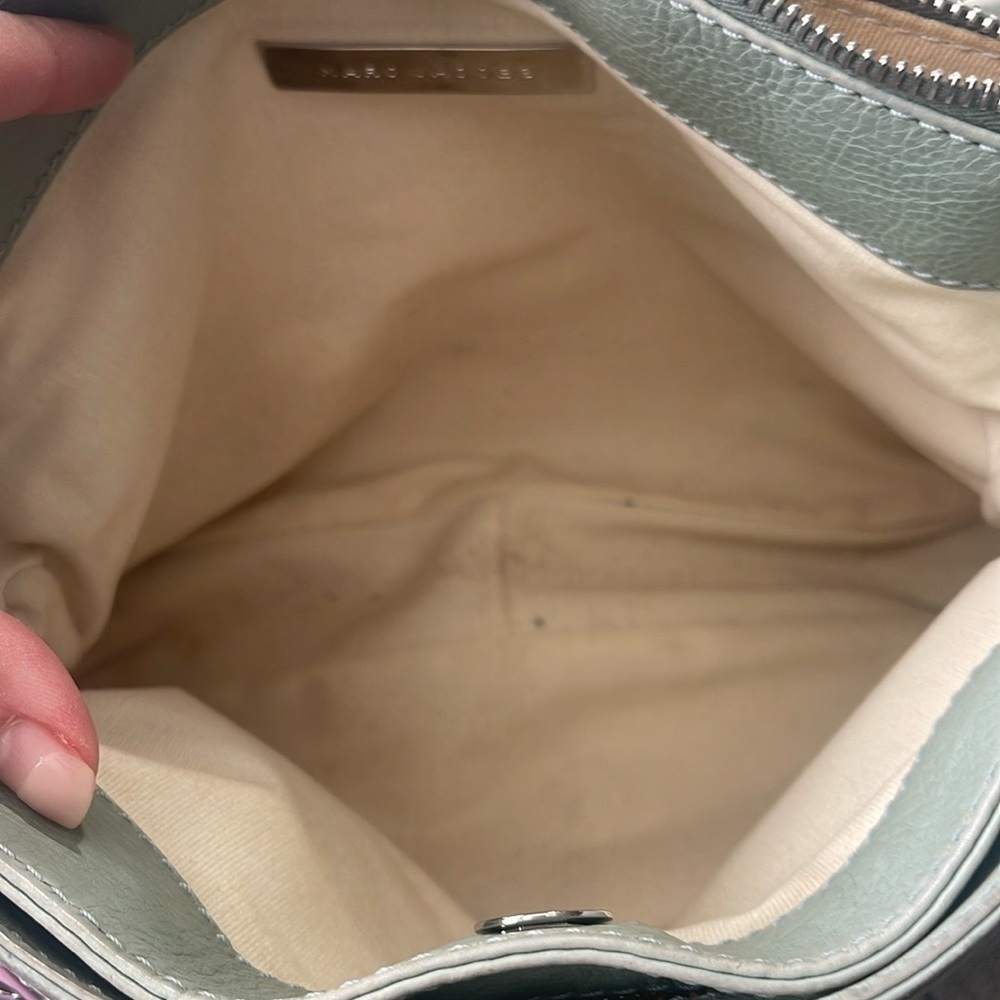 Marc Jacobs Mint Green Leather Shoulder Bag with Gold Hardware - Picture 7 of 10
